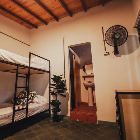 Centro Hostel Медельин Экстерьер фото
