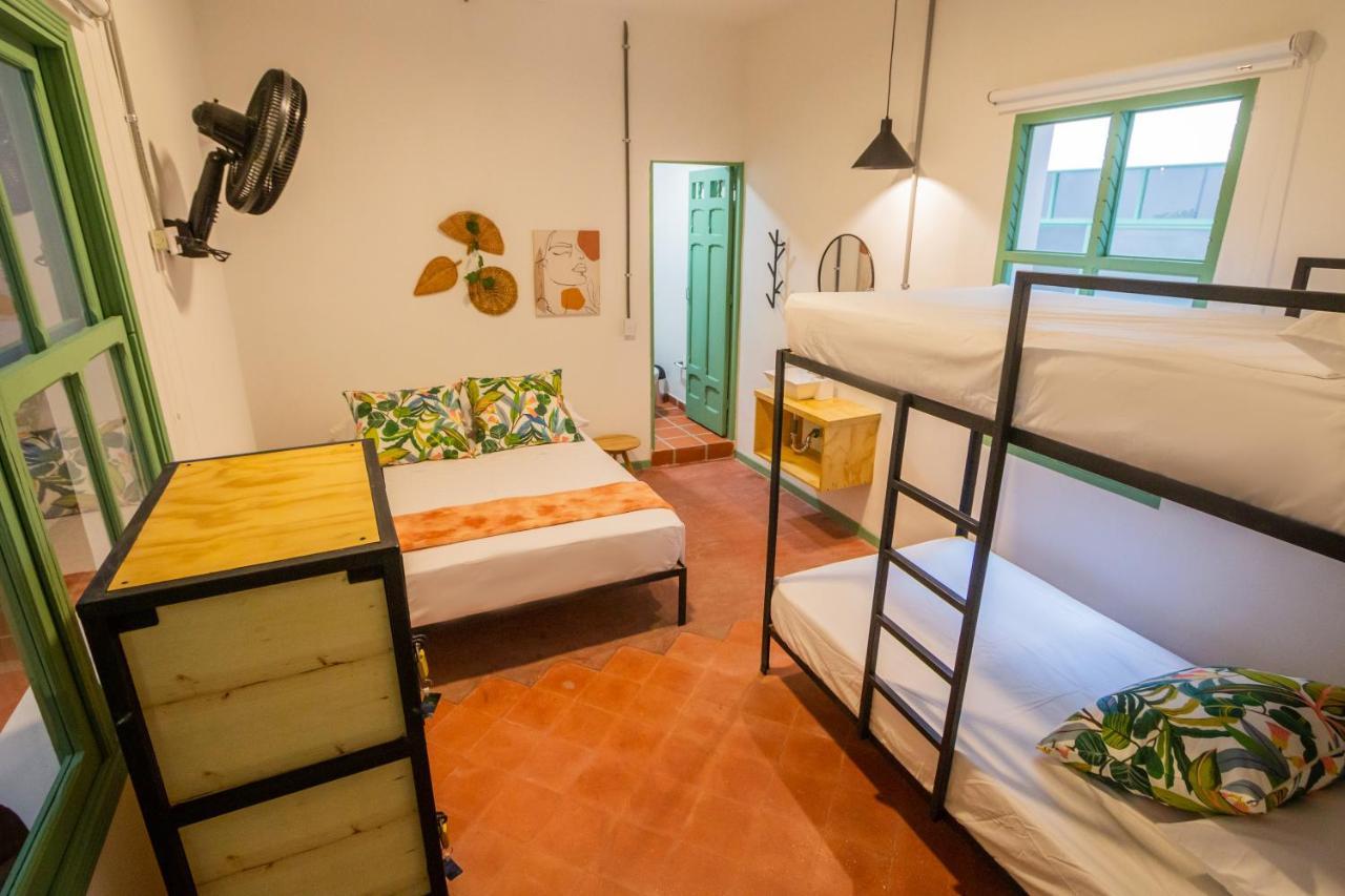 Centro Hostel Медельин Экстерьер фото